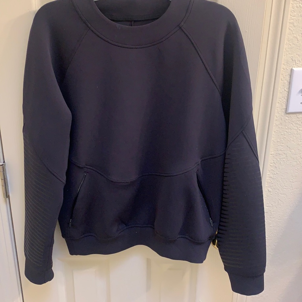 Women’s stretchy pullover